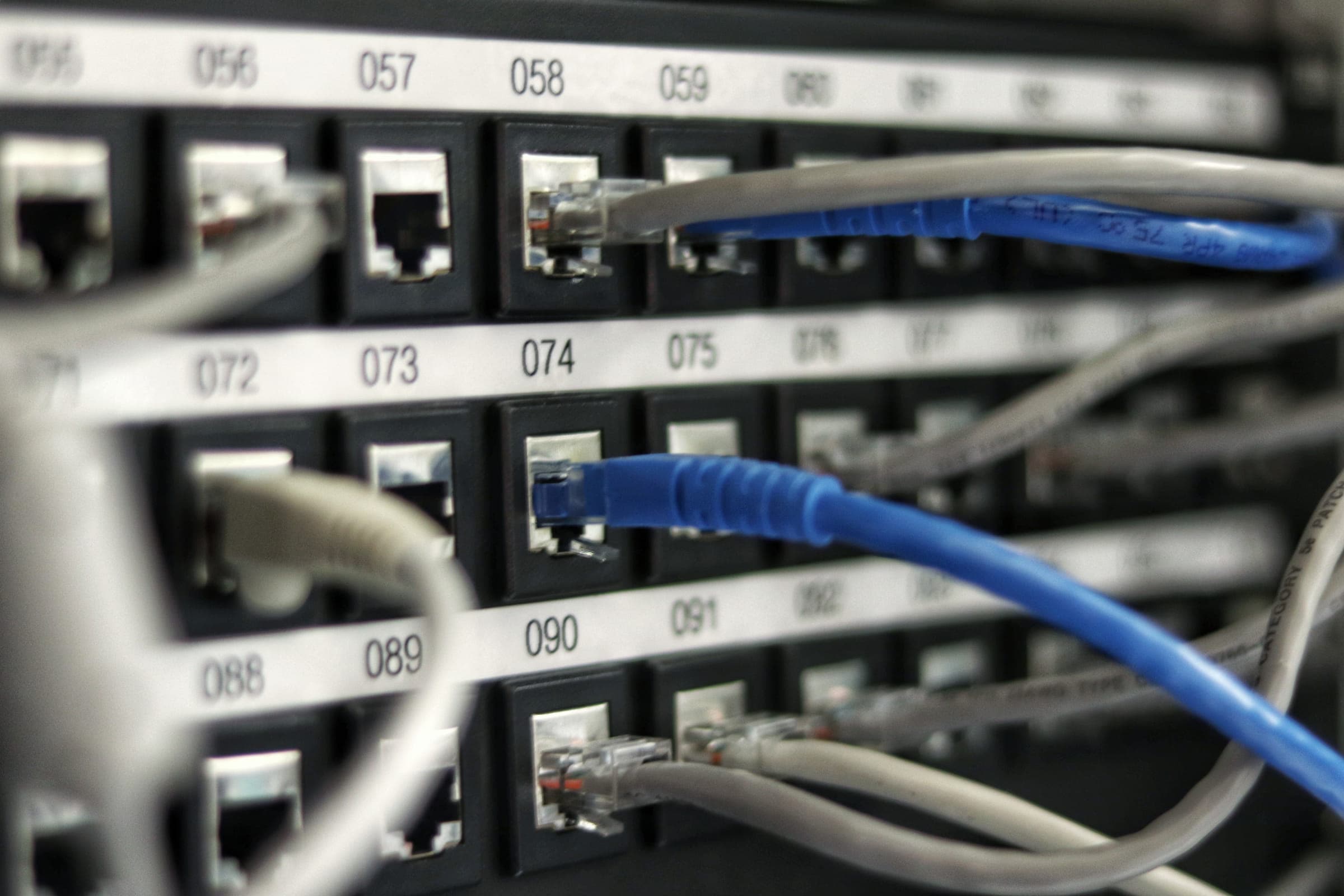 Server-rack med blinkande LED-lampor